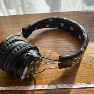 Bluetooth Black Daisy Floral Wireless Headphones